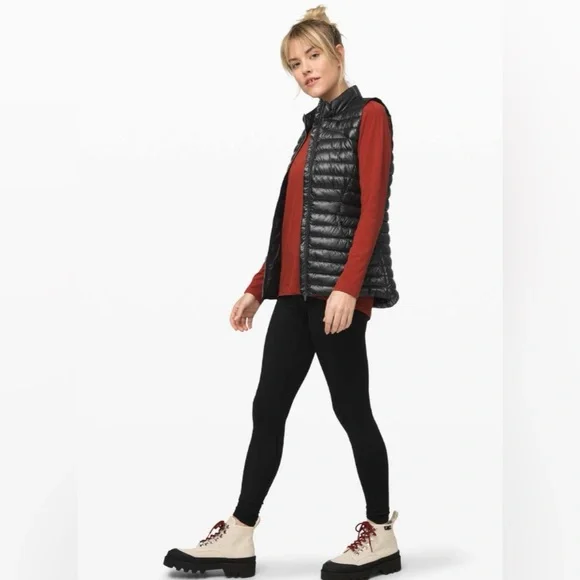 Lululemon Pack It Down Vest in black shine - Picture 7 of 16